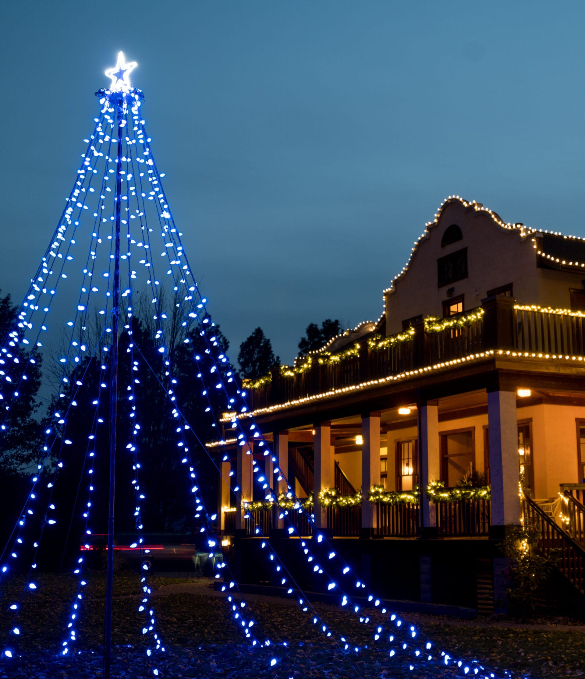 Naramata Inn Lights up the Holidays With decor, sparkling